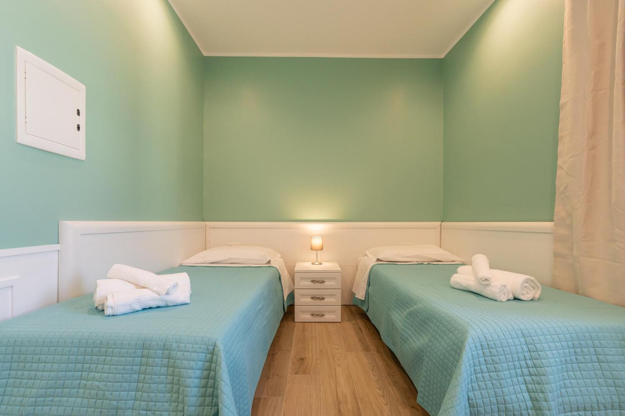 Daca Luxury Rooms เนเปิลส์ ภายนอก รูปภาพ